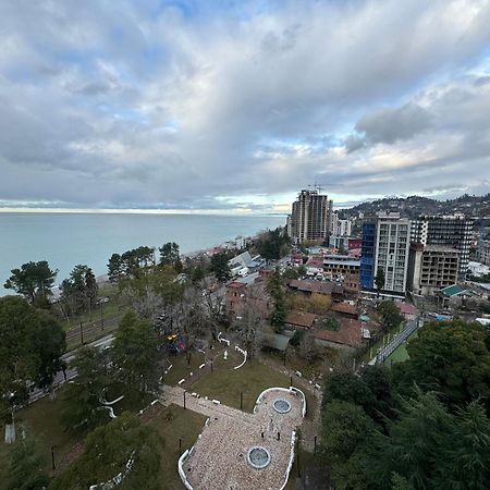 Colibri Apartment Batumi Bagian luar foto