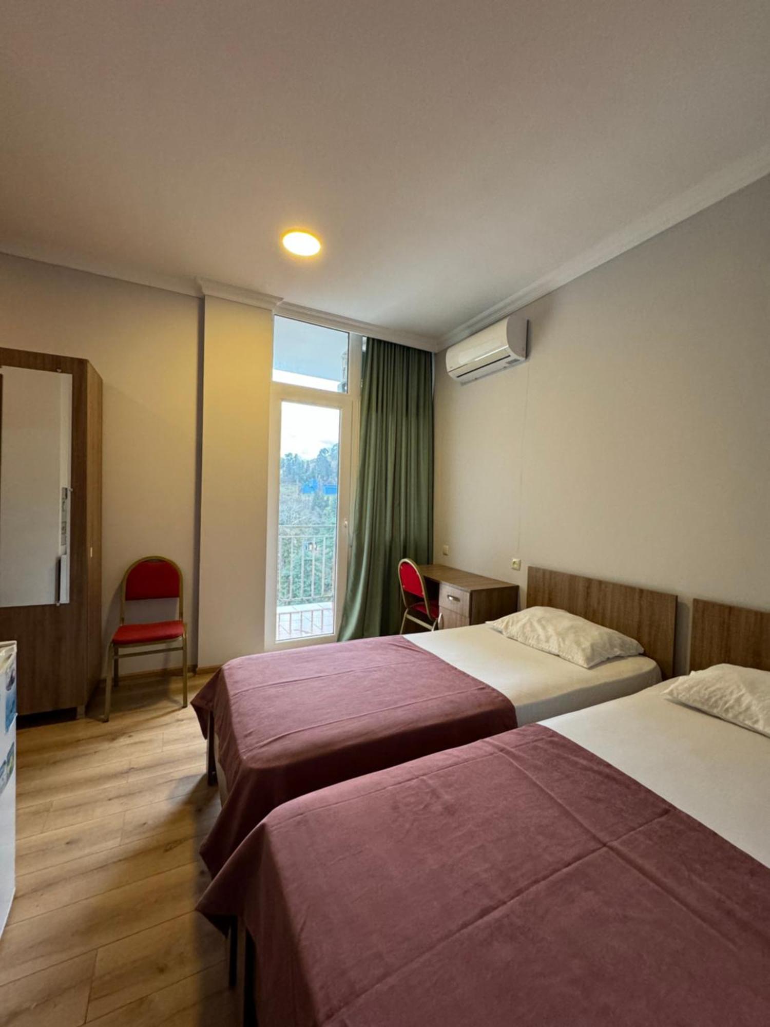 Colibri Apartment Batumi Bagian luar foto