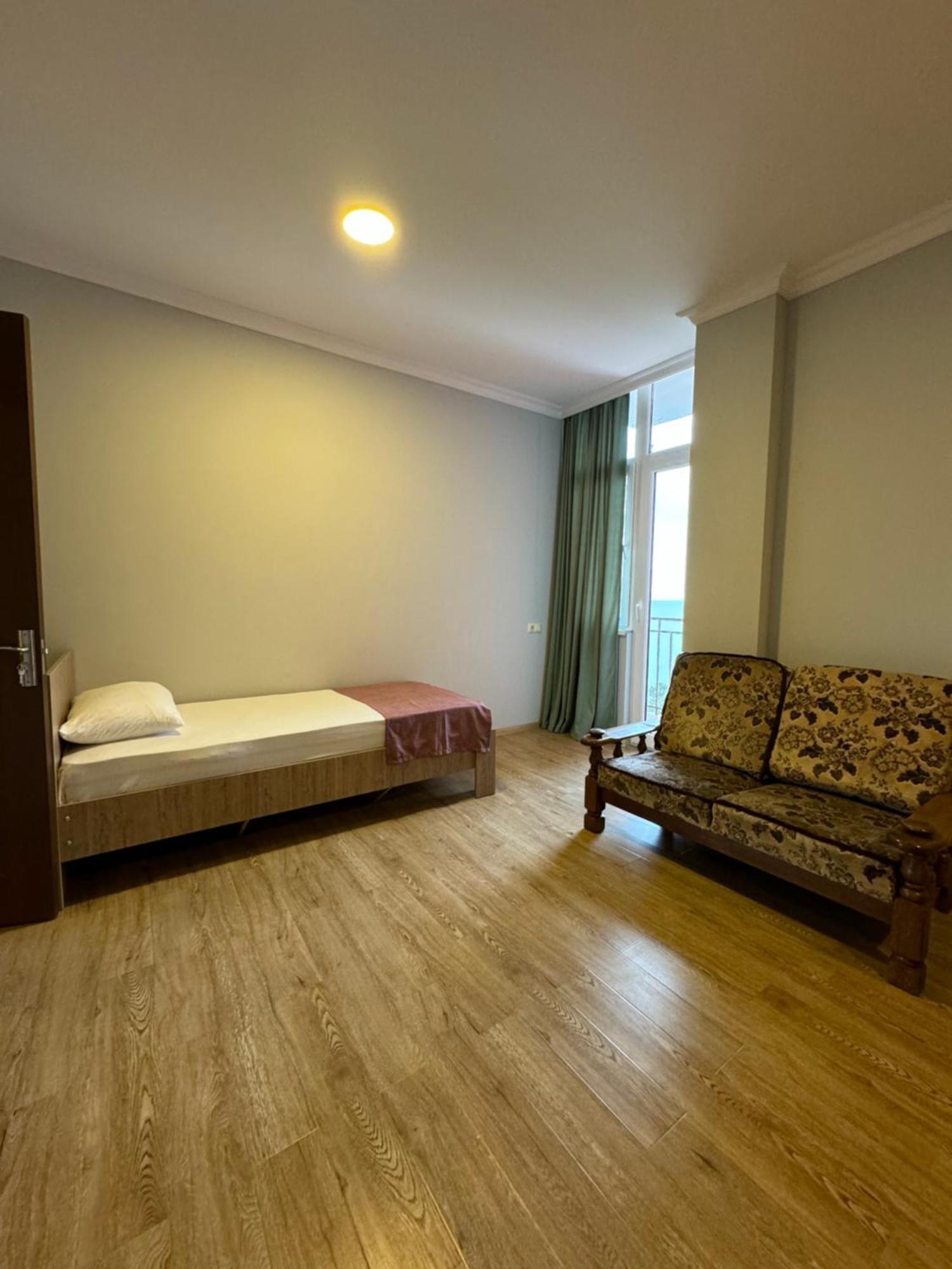 Colibri Apartment Batumi Bagian luar foto
