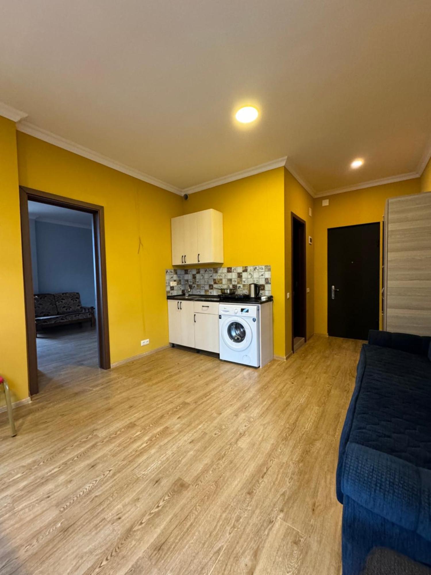 Colibri Apartment Batumi Bagian luar foto