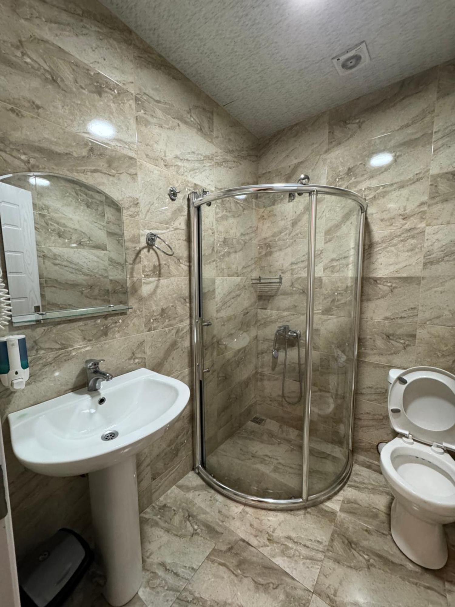 Colibri Apartment Batumi Bagian luar foto