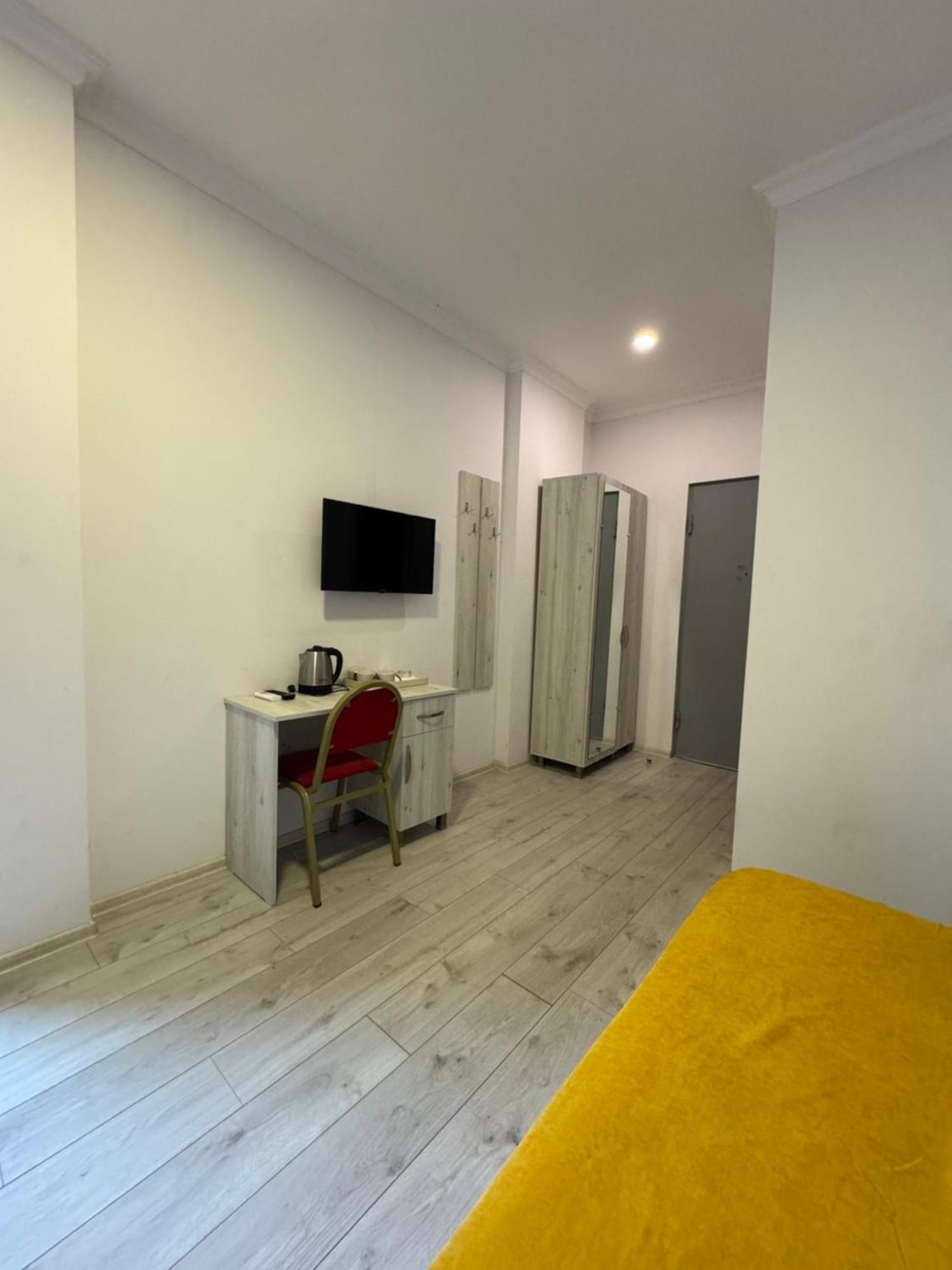Colibri Apartment Batumi Bagian luar foto