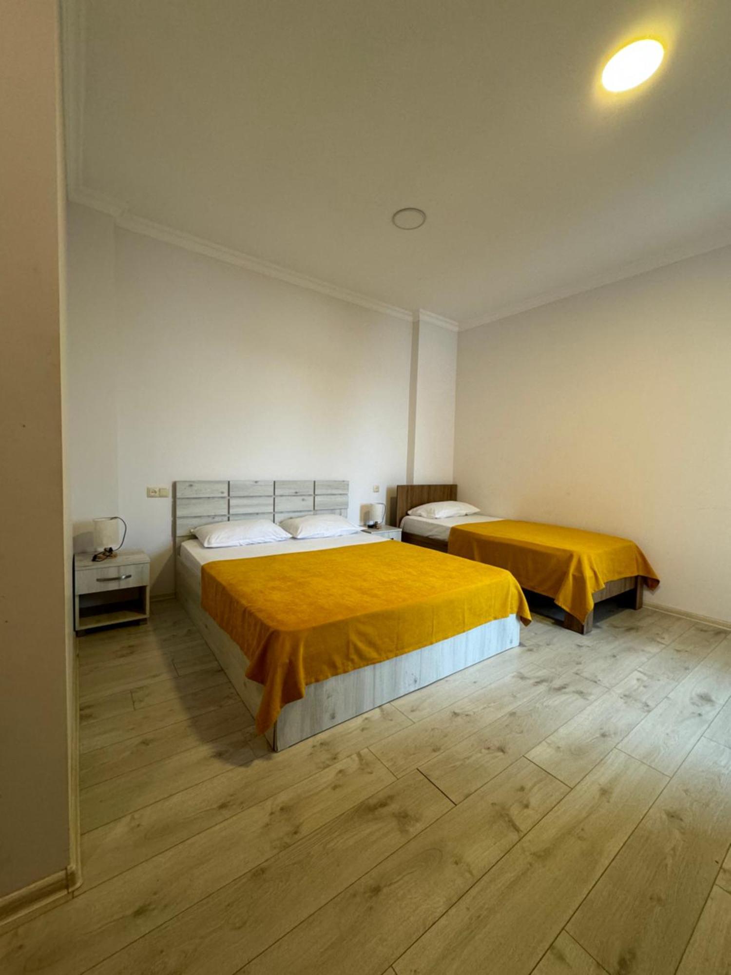 Colibri Apartment Batumi Bagian luar foto