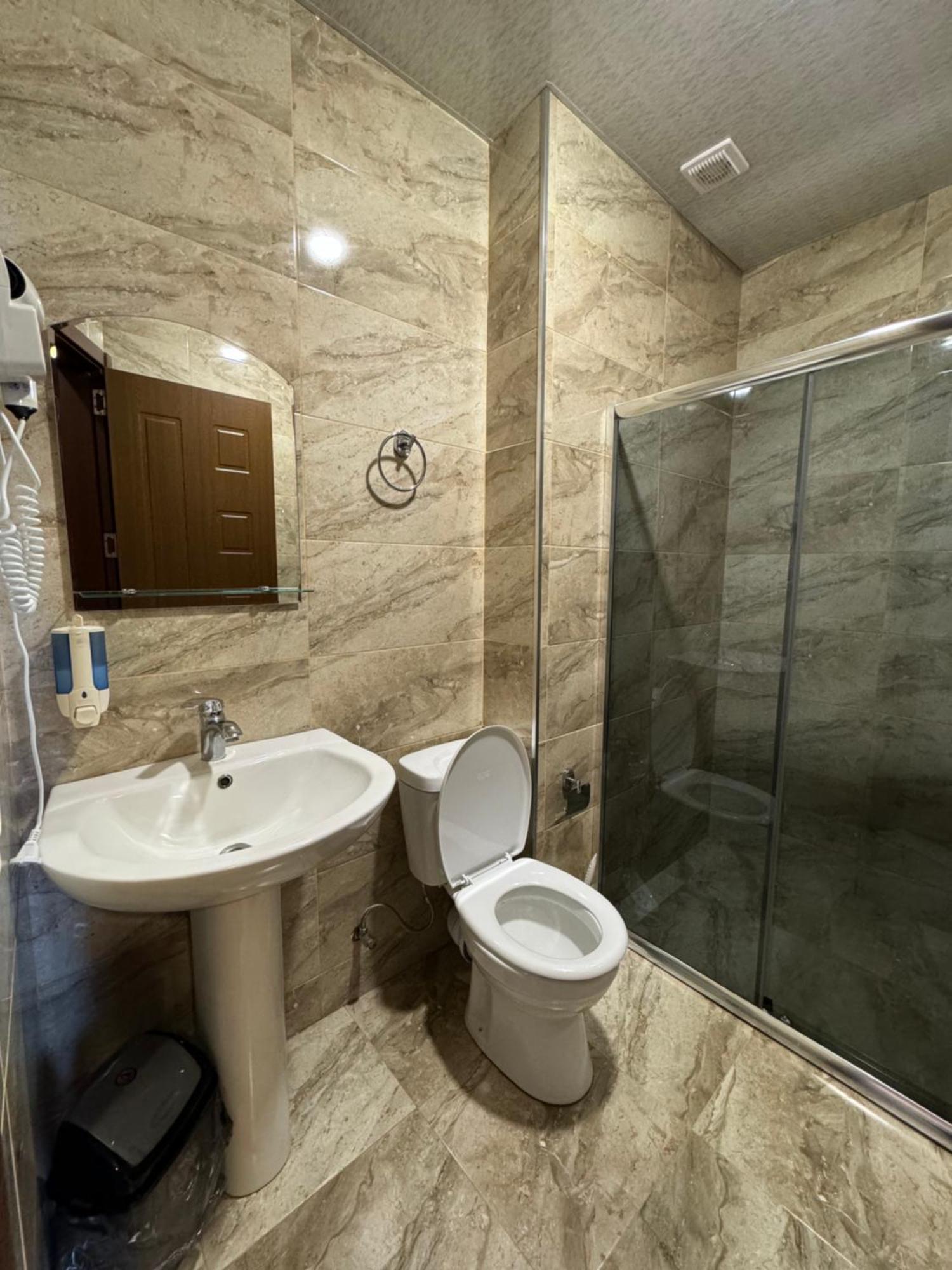 Colibri Apartment Batumi Bagian luar foto
