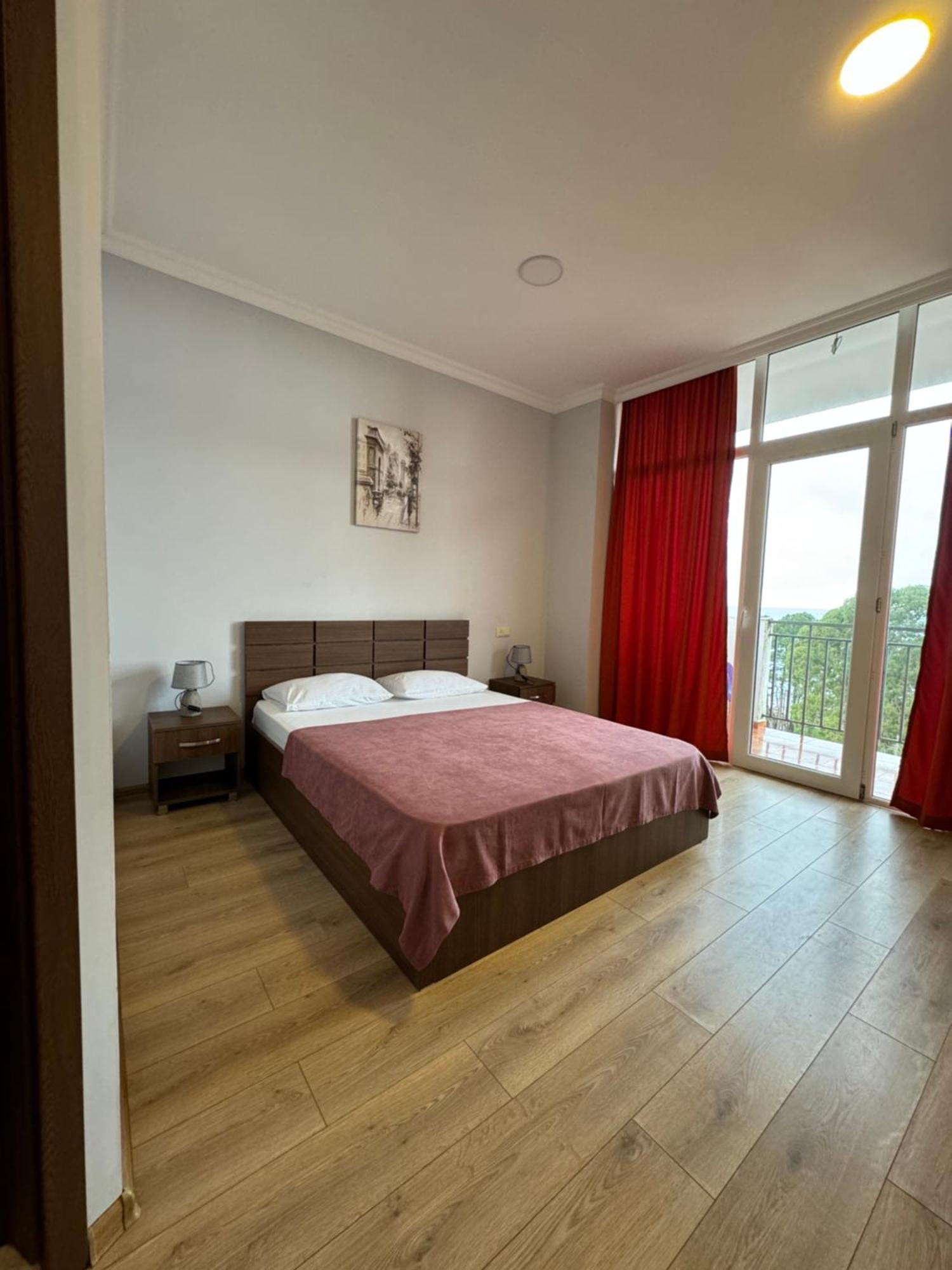 Colibri Apartment Batumi Bagian luar foto