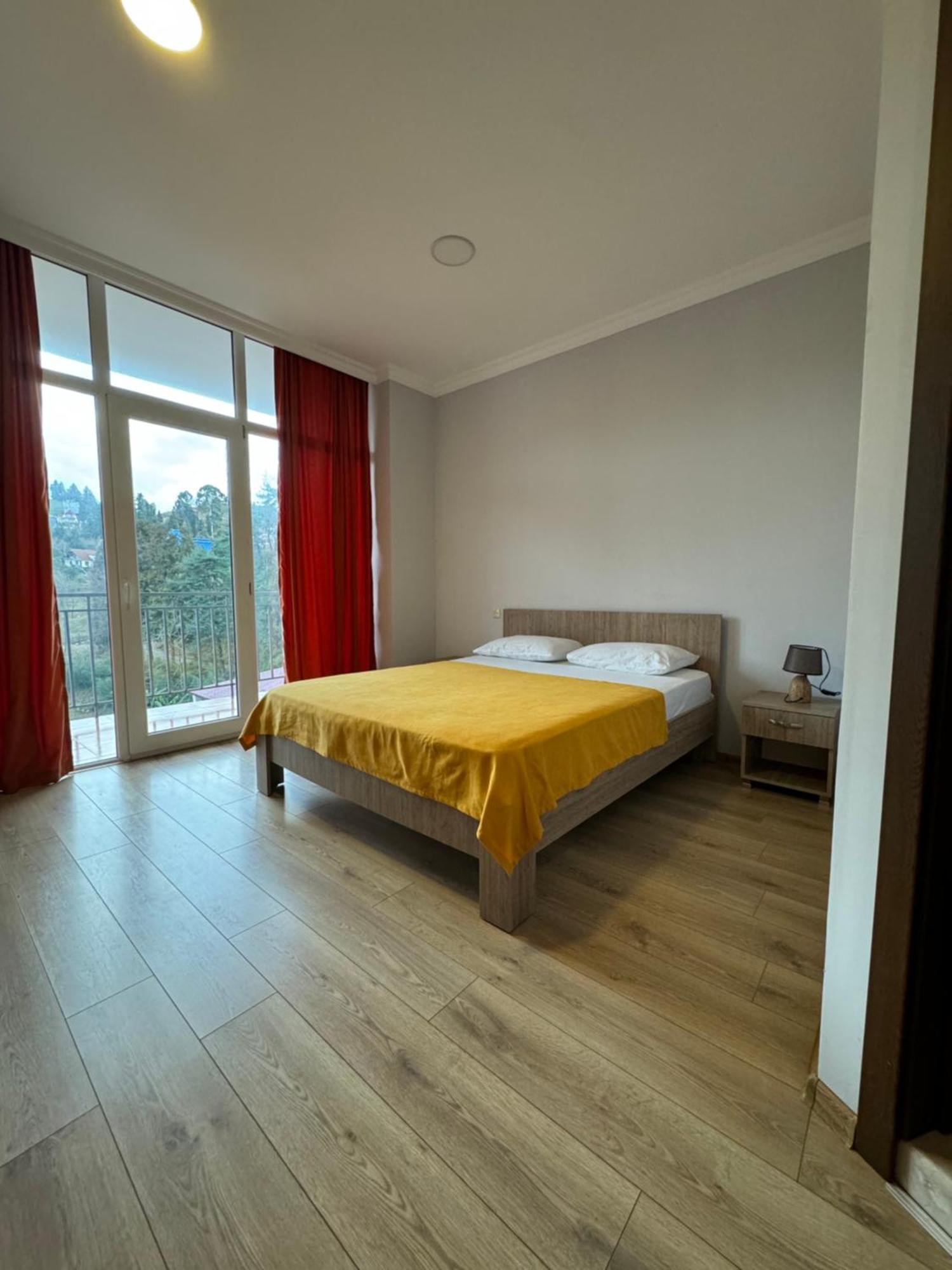 Colibri Apartment Batumi Bagian luar foto