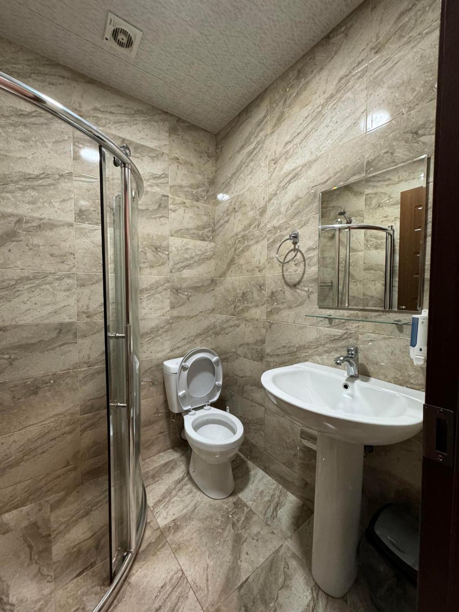 Colibri Apartment Batumi Bagian luar foto