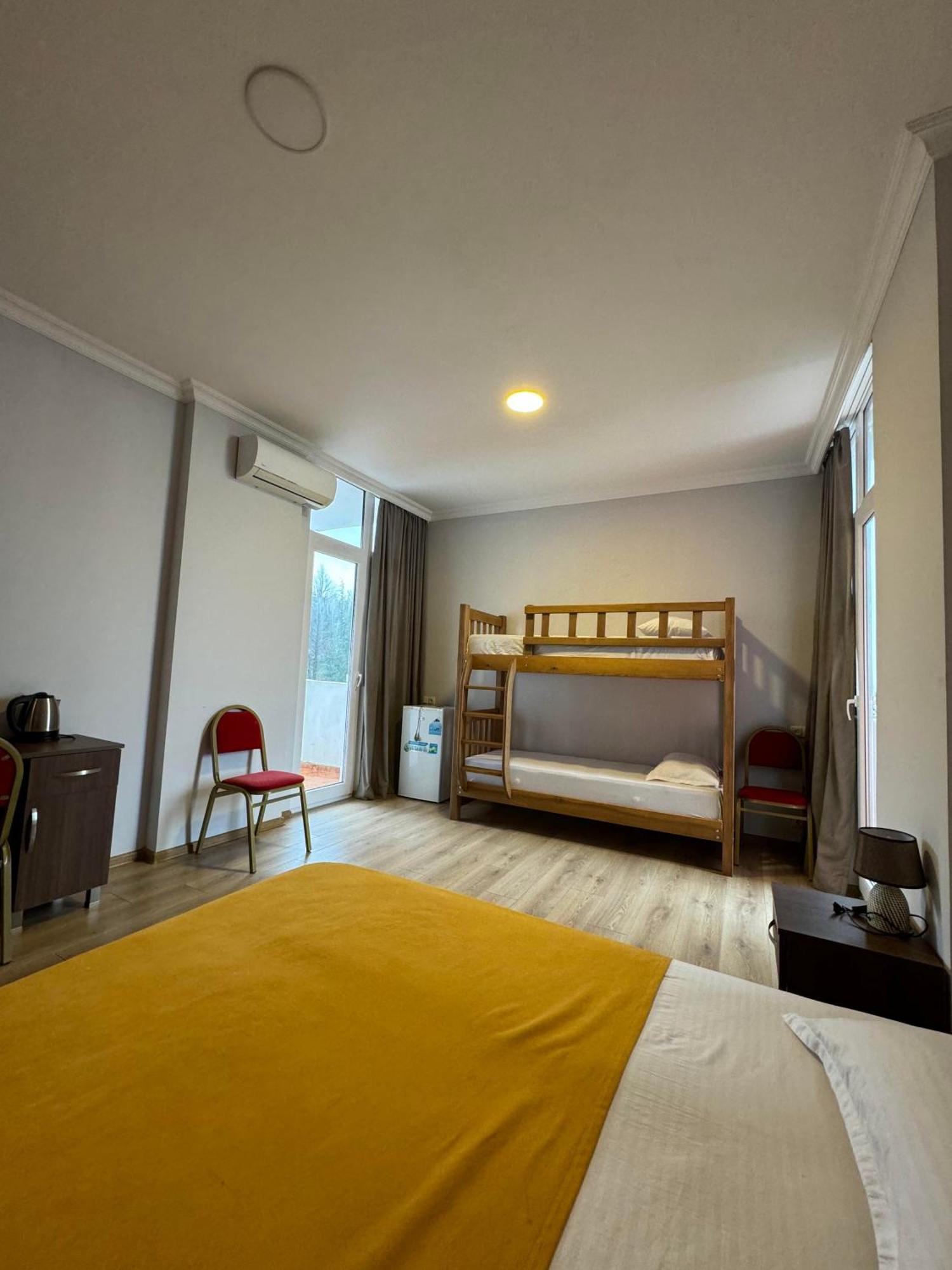 Colibri Apartment Batumi Bagian luar foto