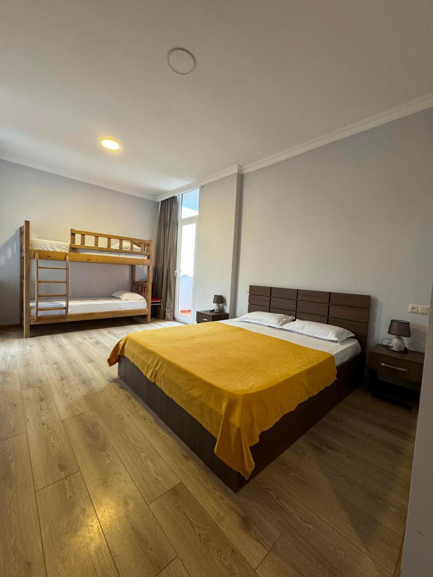 Colibri Apartment Batumi Bagian luar foto