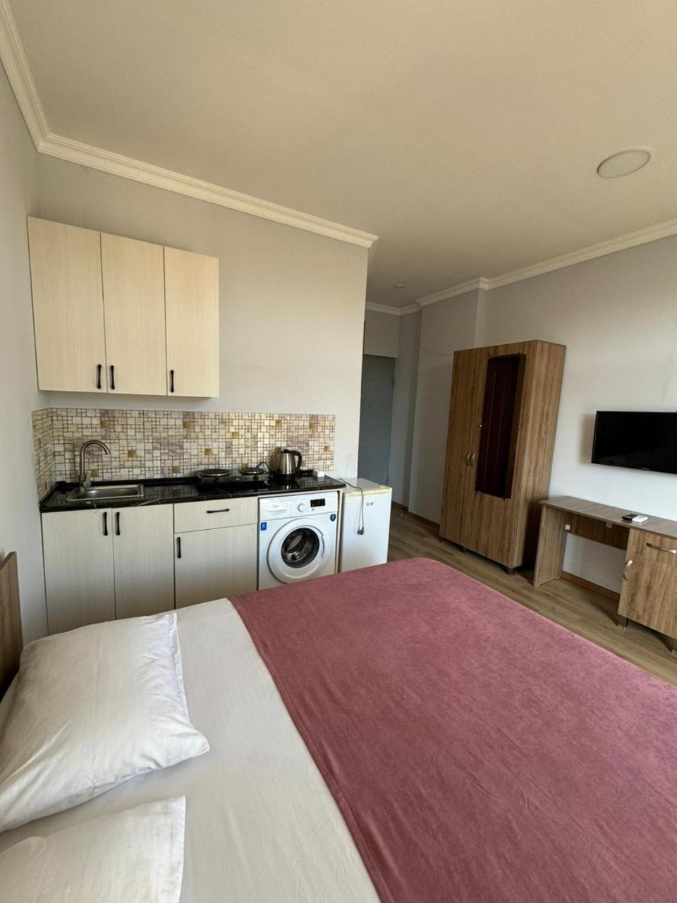 Colibri Apartment Batumi Bagian luar foto