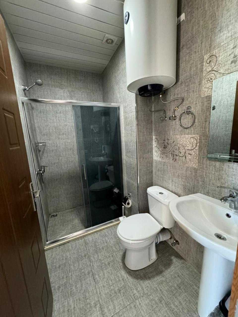 Colibri Apartment Batumi Bagian luar foto
