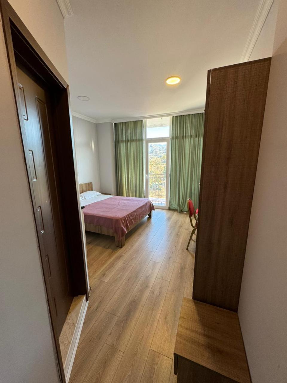 Colibri Apartment Batumi Bagian luar foto