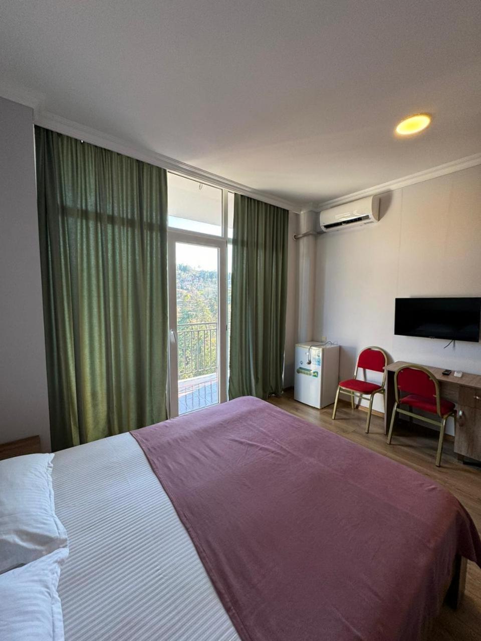 Colibri Apartment Batumi Bagian luar foto