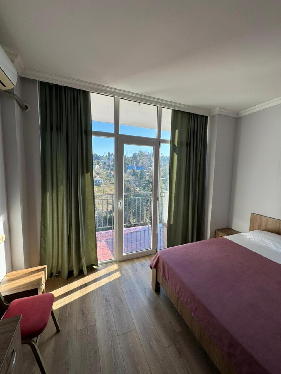 Colibri Apartment Batumi Bagian luar foto